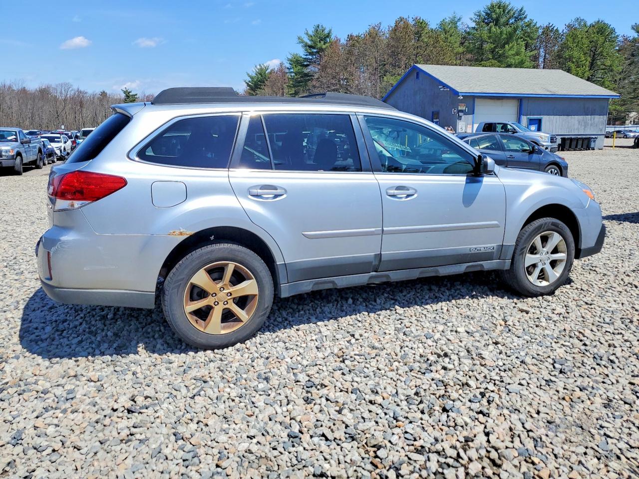 SUBARU OUTBACK 2013 — 4