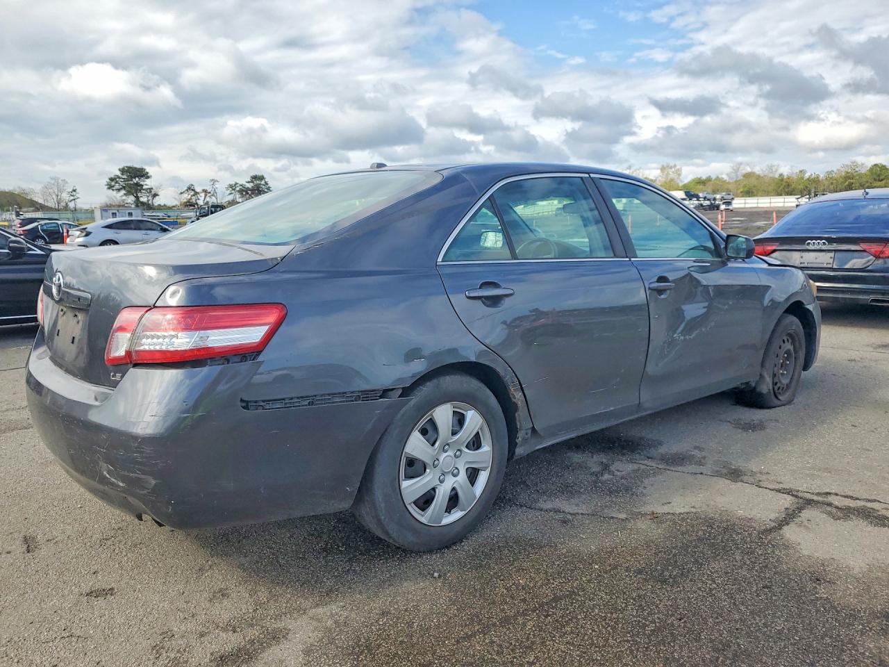 TOYOTA CAMRY 2010 — 4