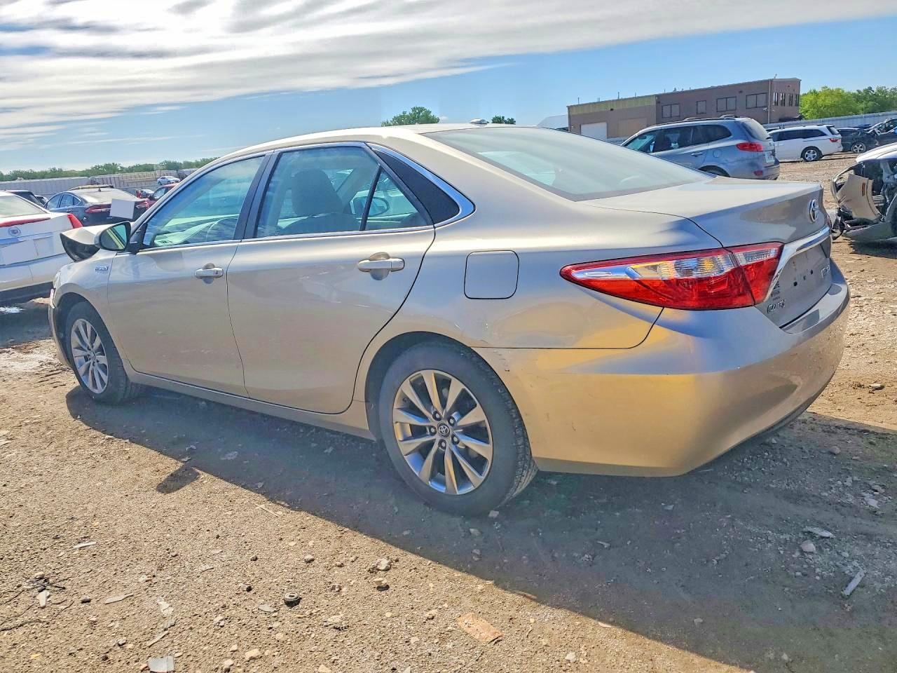 TOYOTA CAMRY HYBRID 2016 — 3
