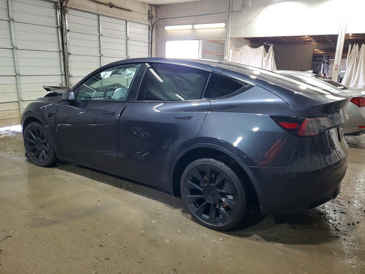 TESLA MODEL Y 2025 — 3