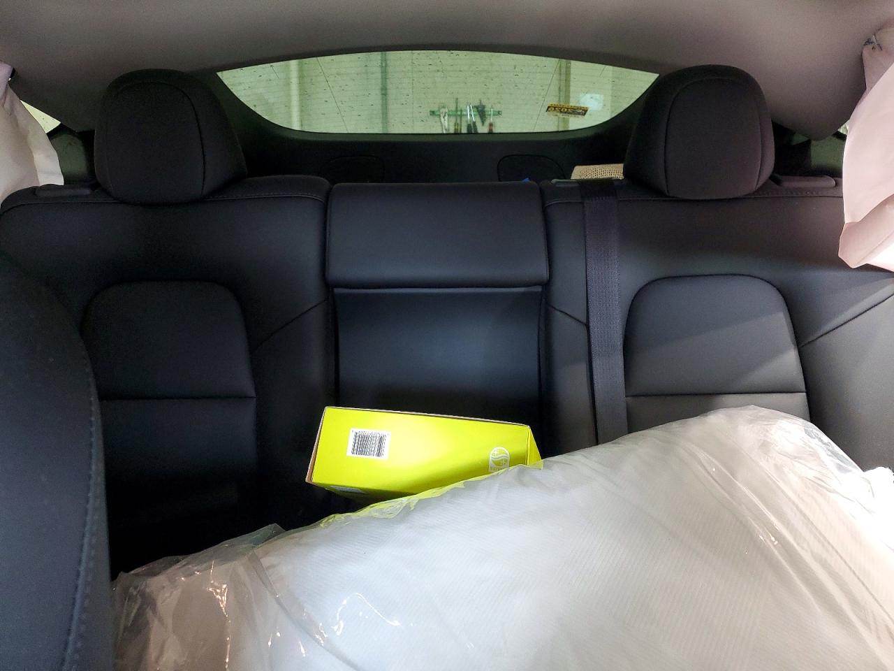 TESLA MODEL Y 2025 — 11