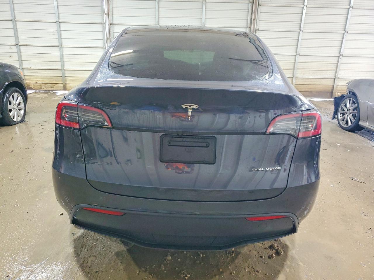 TESLA MODEL Y 2025 — 7