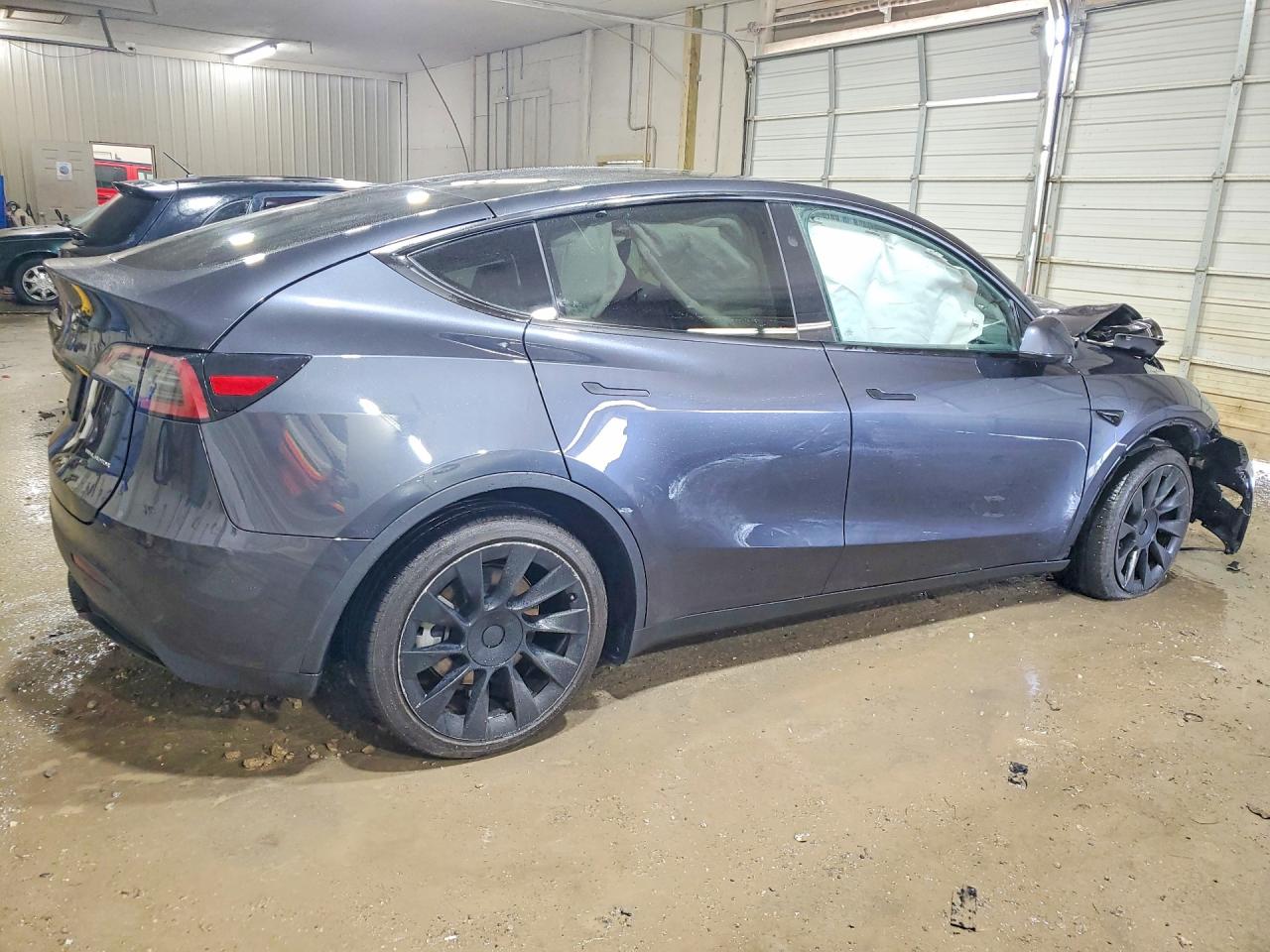 TESLA MODEL Y 2025 — 4