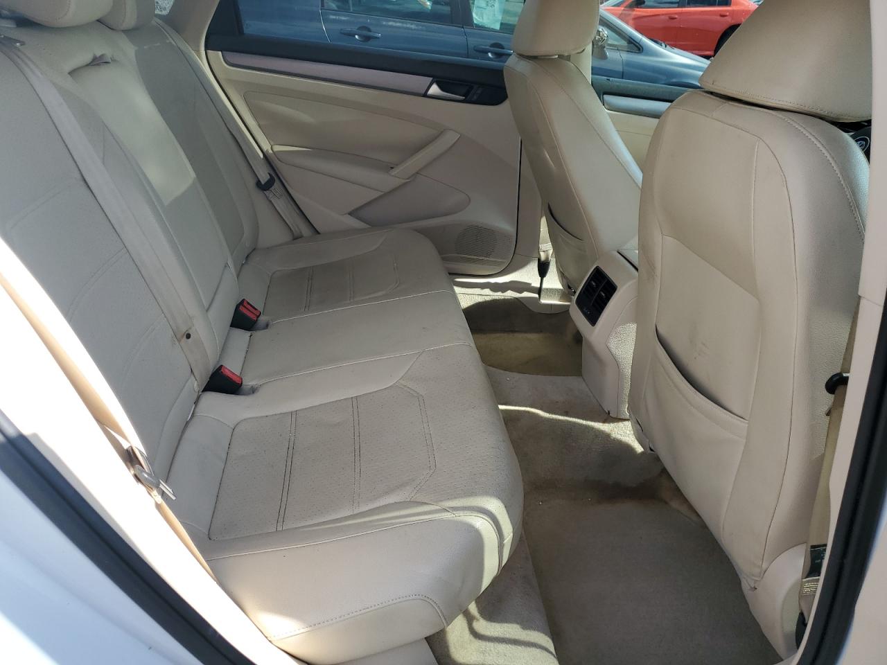 VOLKSWAGEN PASSAT 2015 — 11