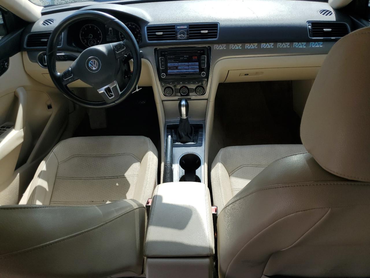 VOLKSWAGEN PASSAT 2015 — 9
