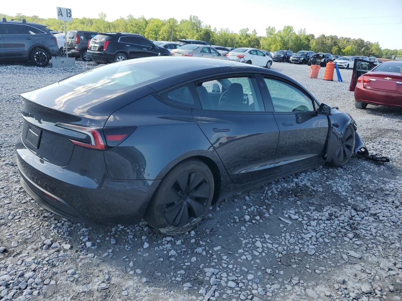 TESLA MODEL 3 2025 — 4