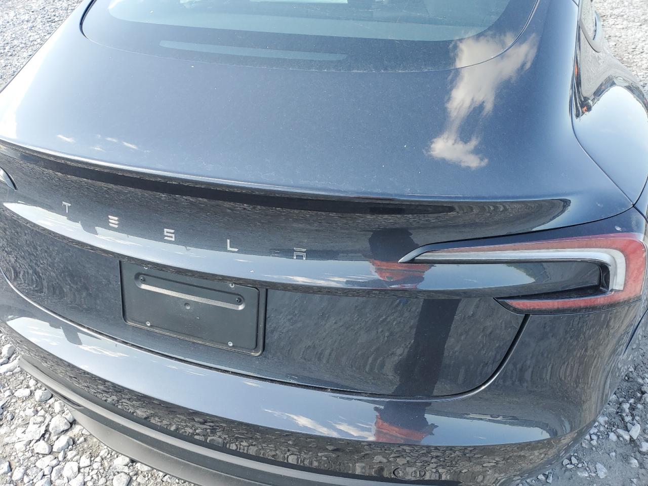 TESLA MODEL 3 2025 — 12