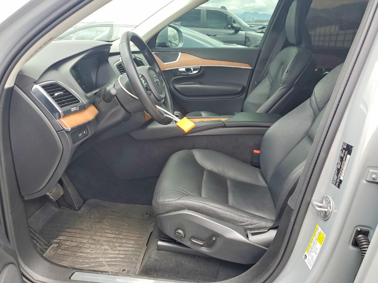 VOLVO XC90 2024 — 8