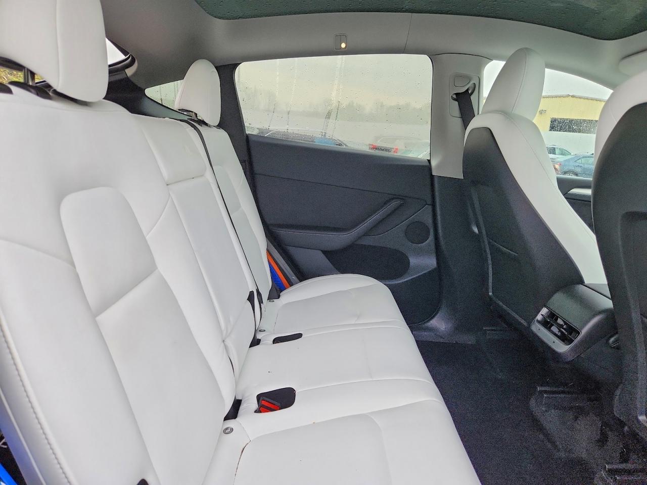 TESLA MODEL Y 2023 — 11