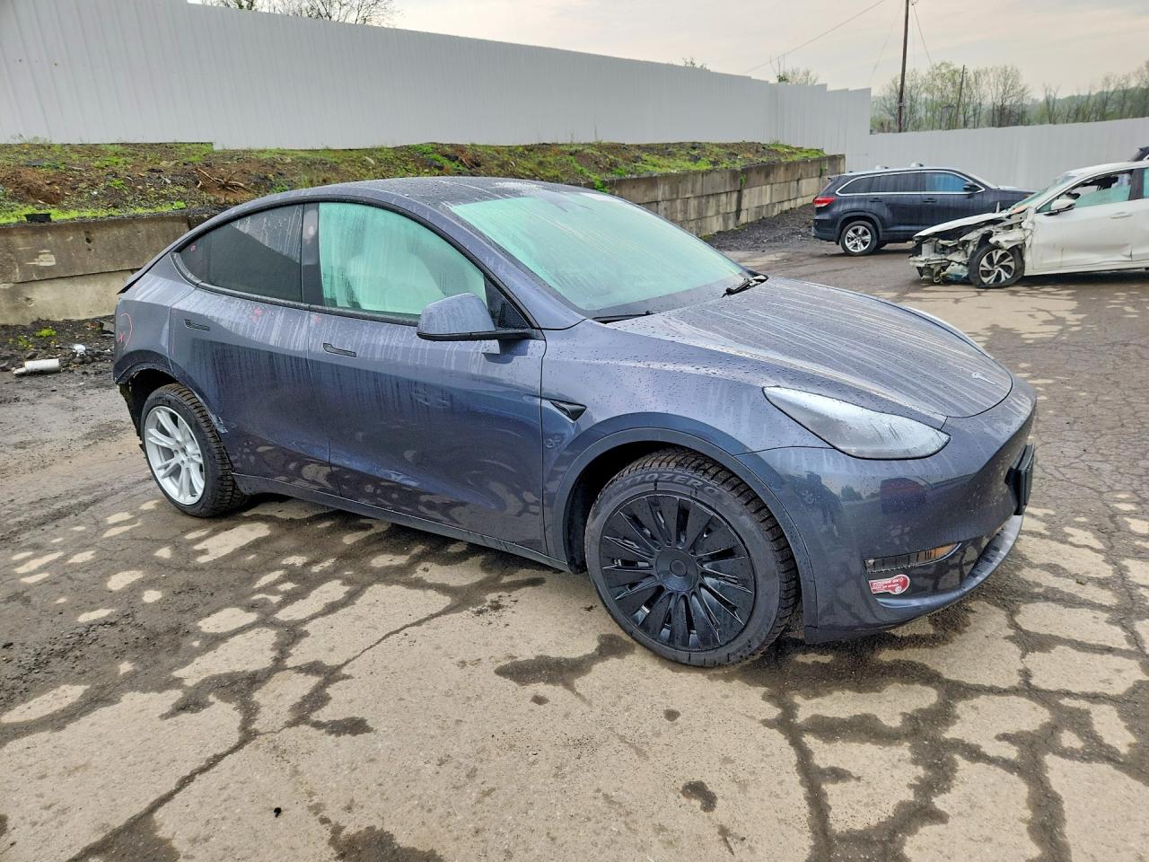 TESLA MODEL Y 2023 — 5