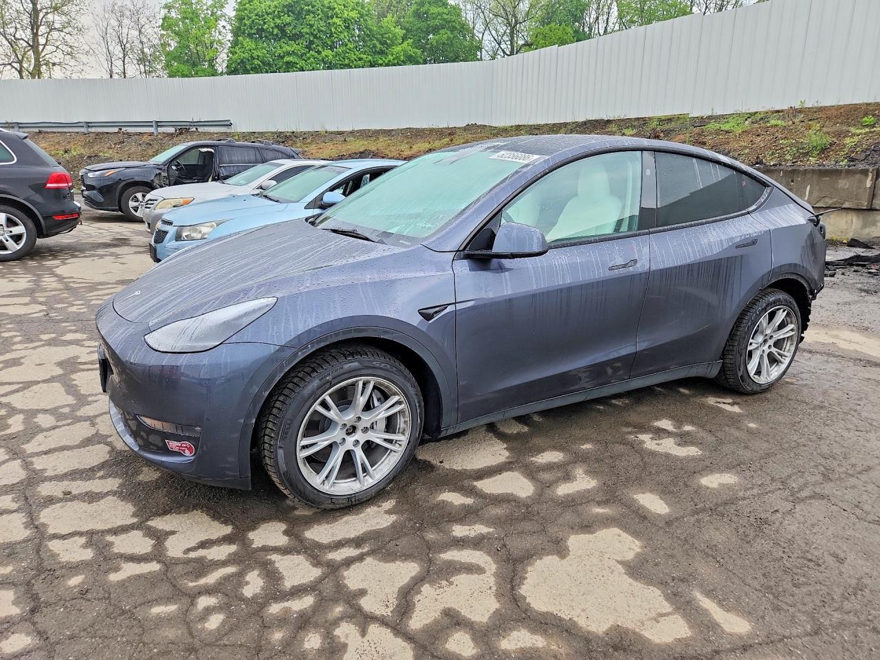 TESLA MODEL Y 2023 — 2