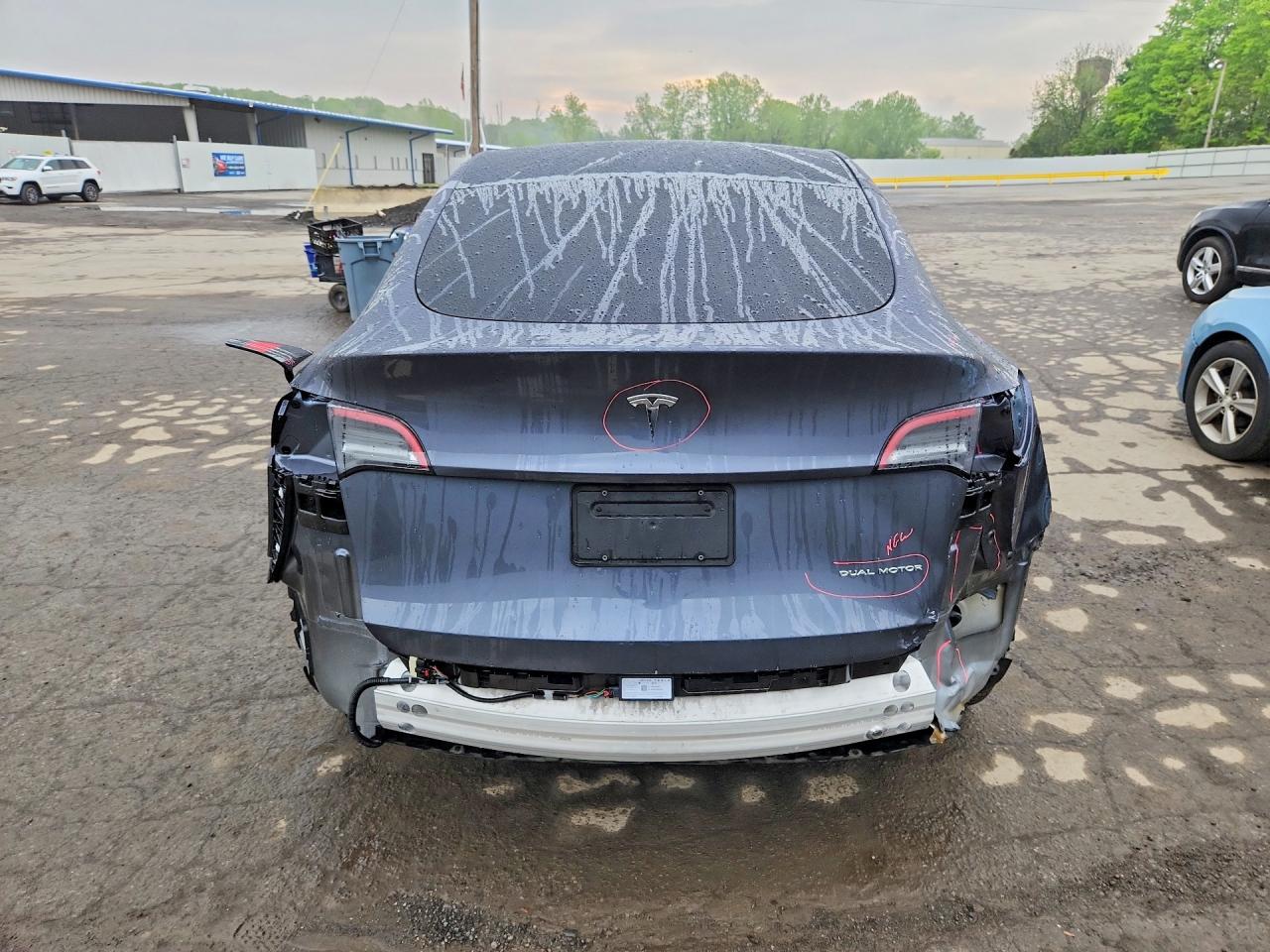 TESLA MODEL Y 2023 — 7