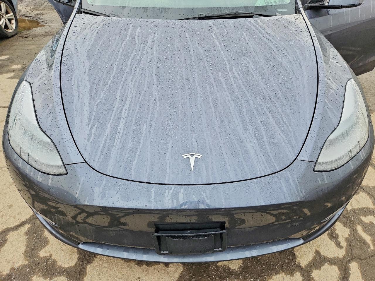 TESLA MODEL Y 2023 — 12