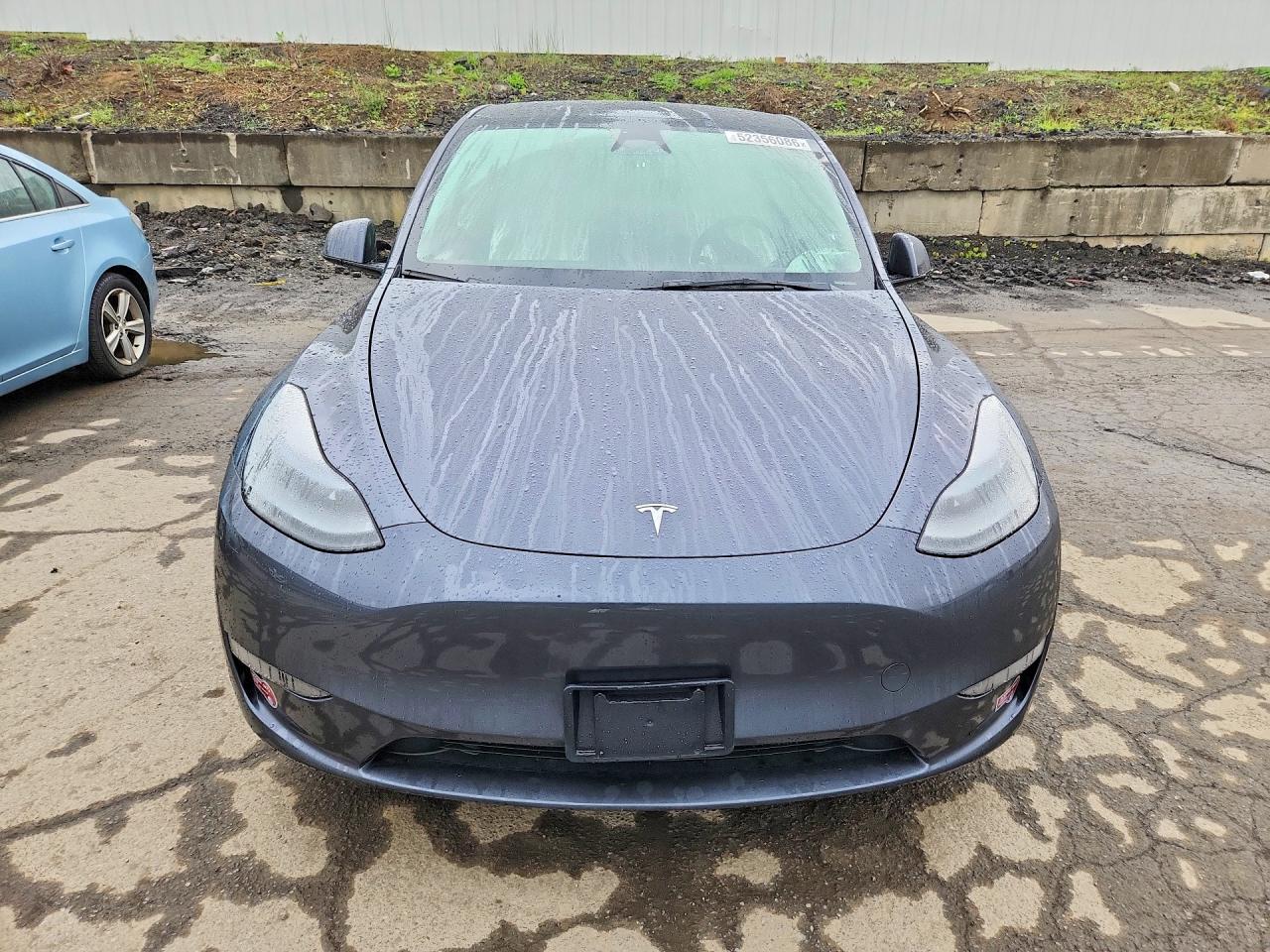 TESLA MODEL Y 2023 — 6