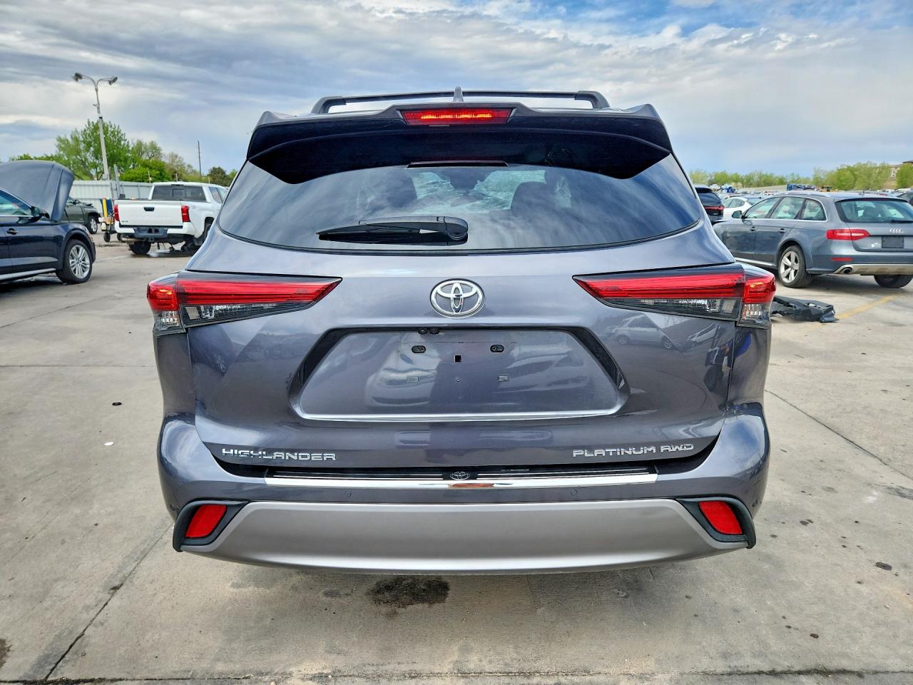 TOYOTA HIGHLANDER 2023 — 7