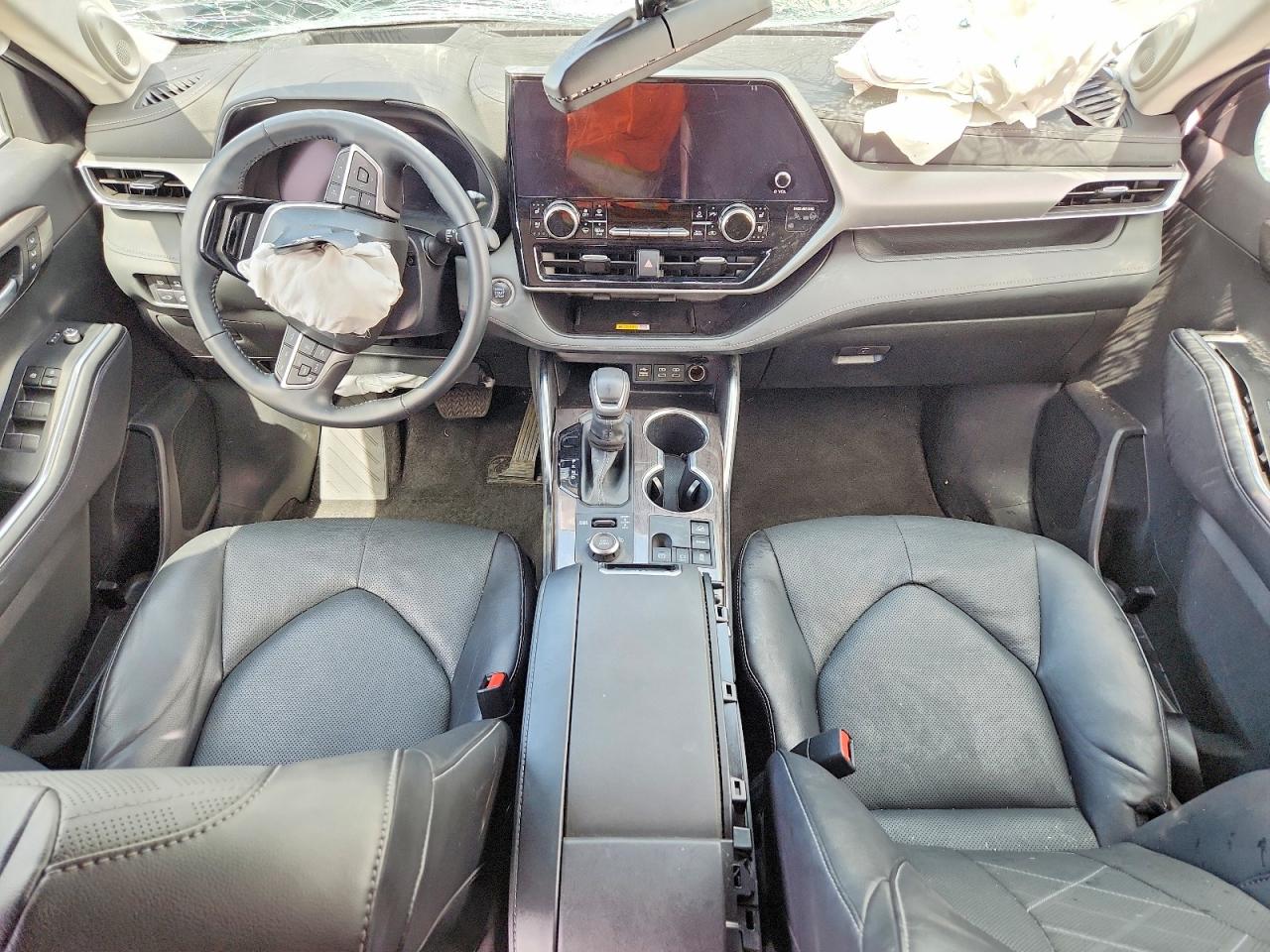 TOYOTA HIGHLANDER 2023 — 9
