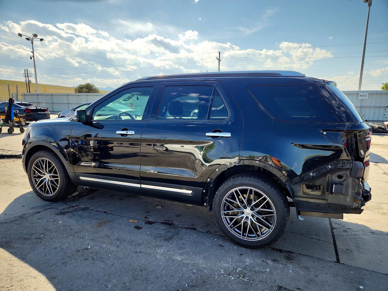 FORD EXPLORER 2017 — 3