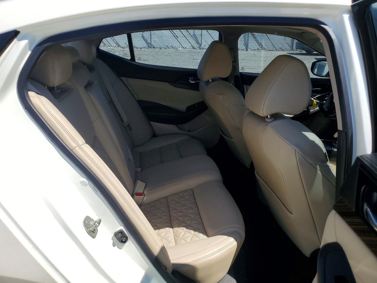 NISSAN MAXIMA 2016 — 11