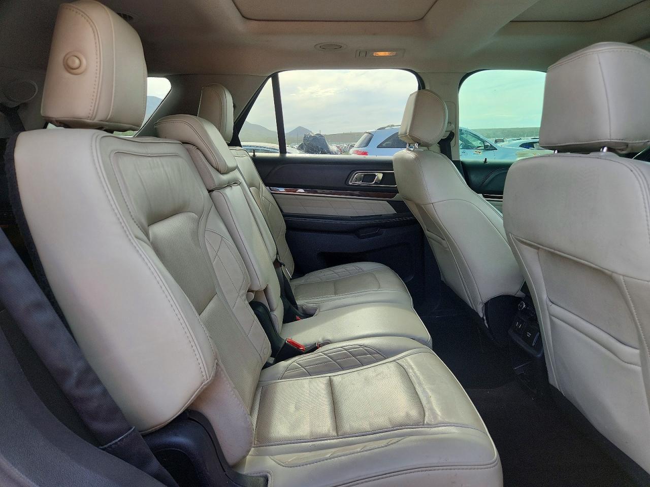 FORD EXPLORER 2017 — 11