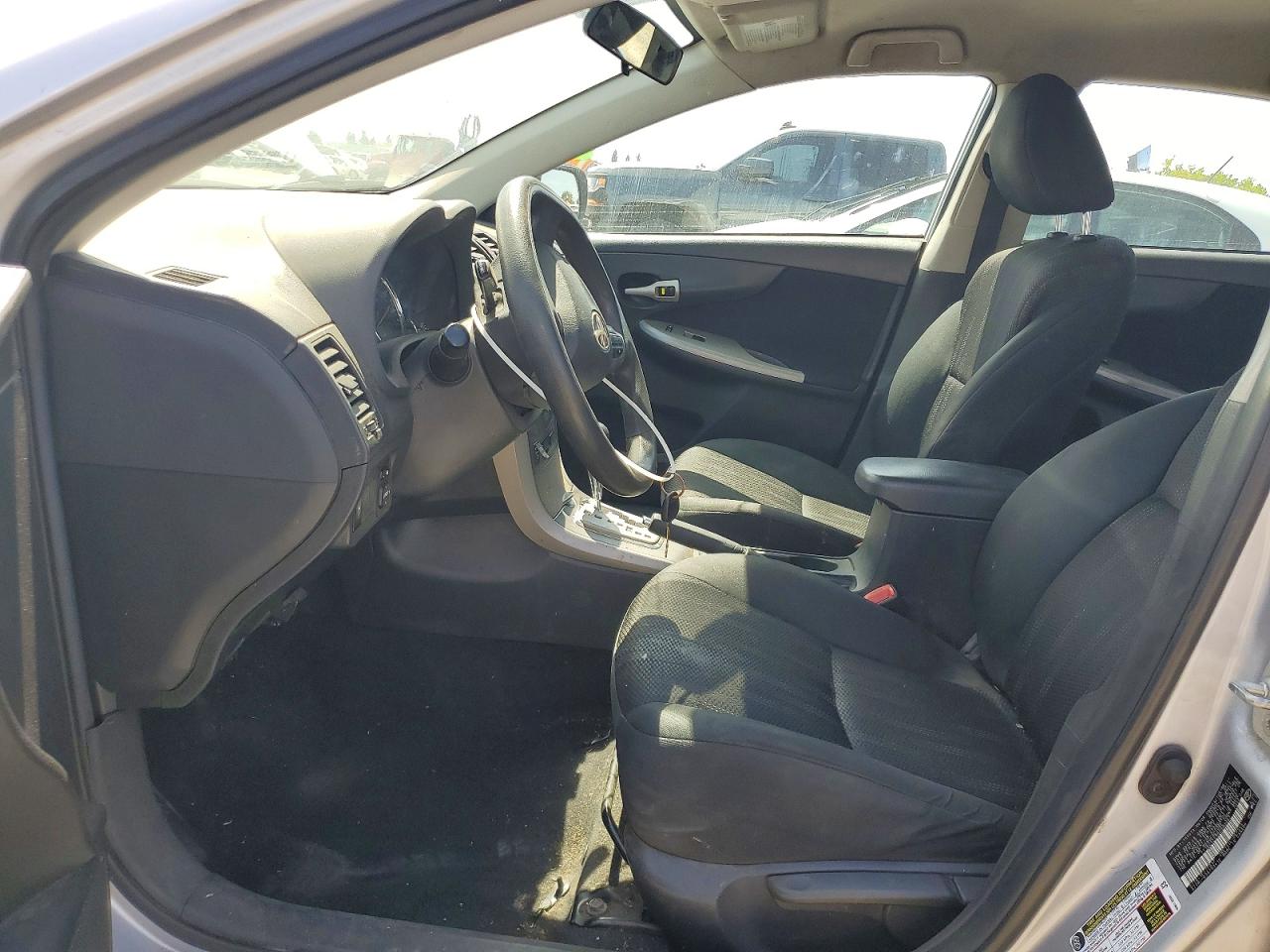 TOYOTA COROLLA 2011 — 8