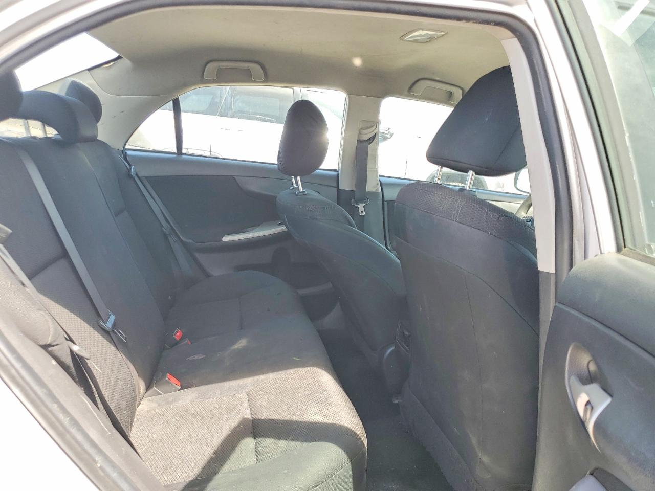 TOYOTA COROLLA 2011 — 11