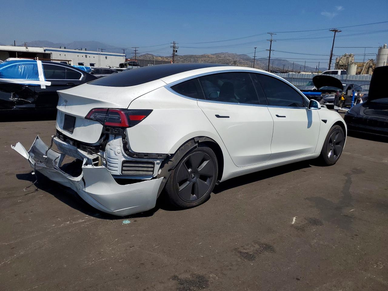 TESLA MODEL 3 2023 — 4