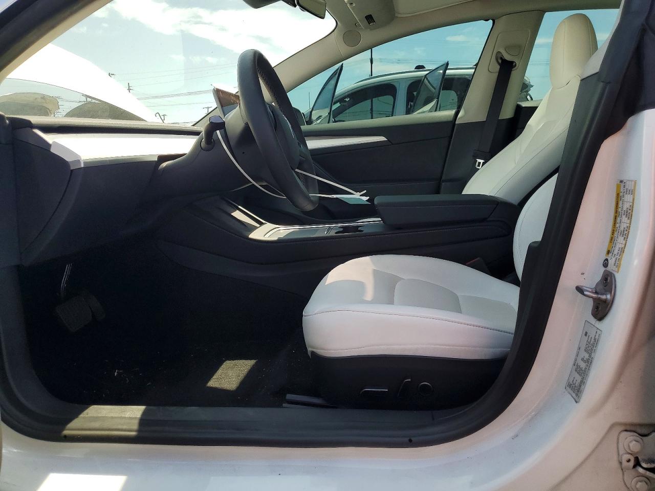 TESLA MODEL 3 2023 — 8