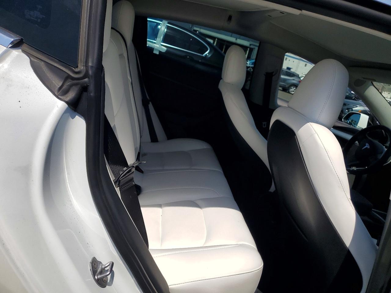 TESLA MODEL 3 2023 — 11