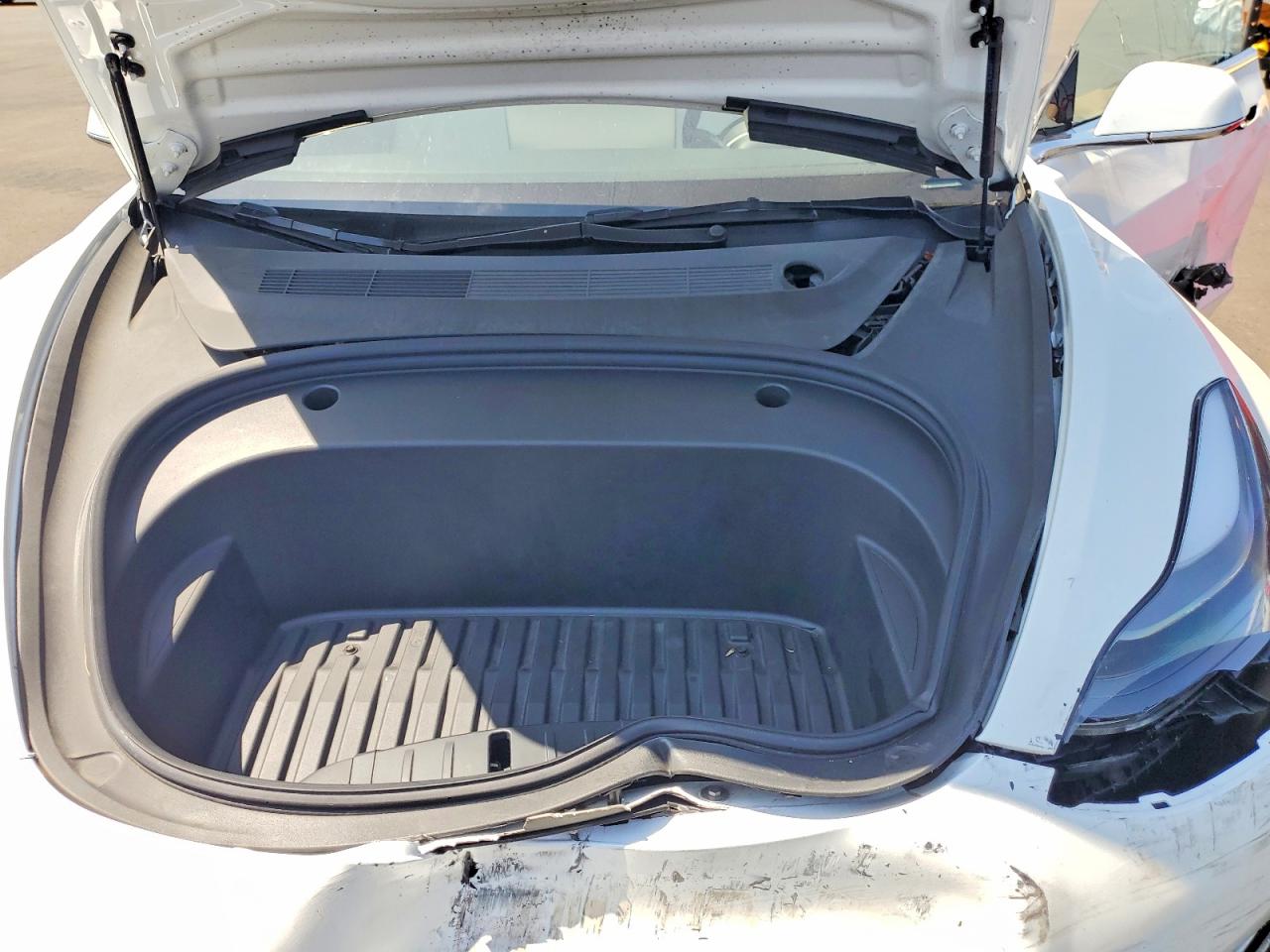 TESLA MODEL 3 2023 — 12
