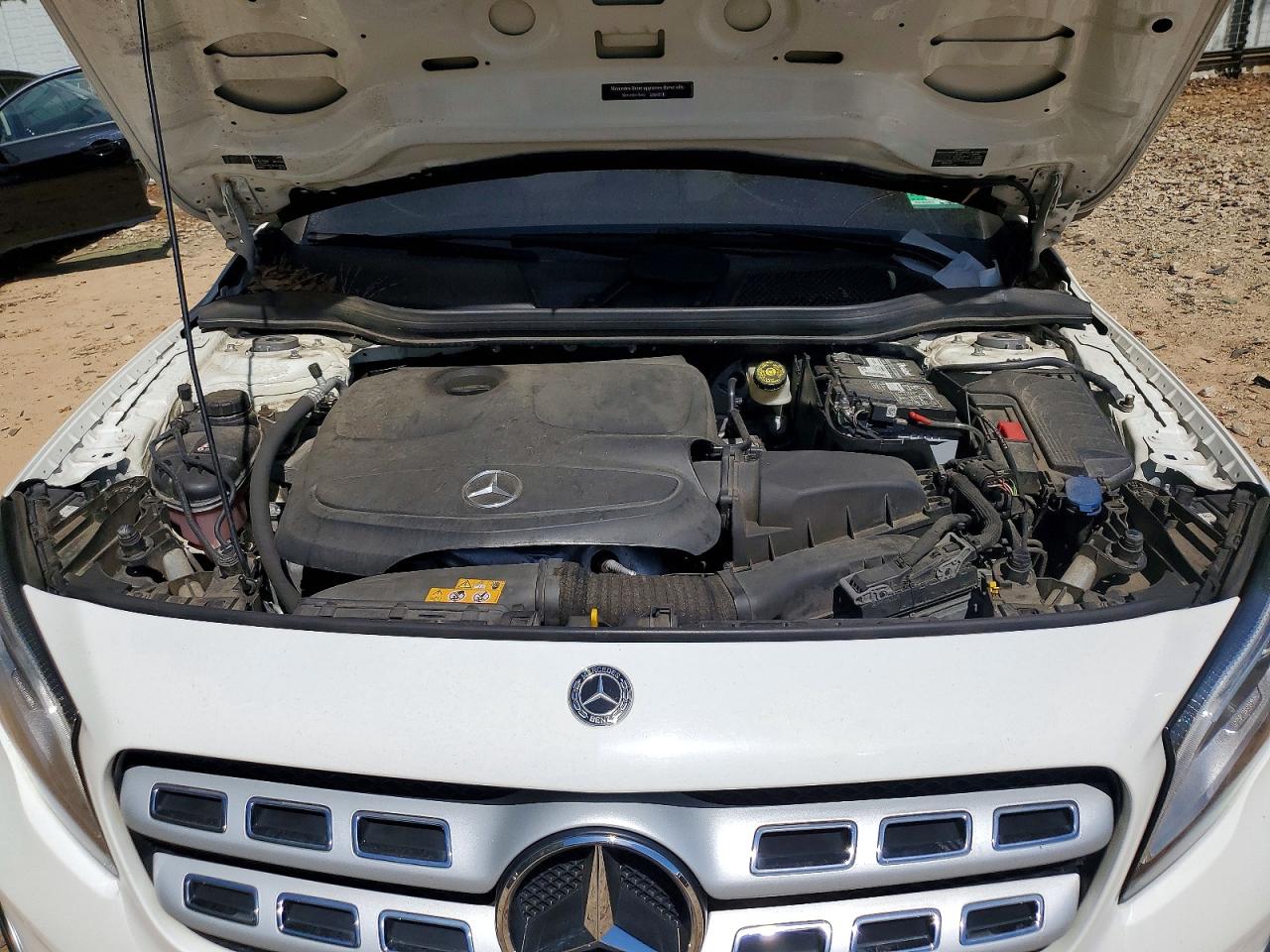 MERCEDES-BENZ GLA 2018 — 12