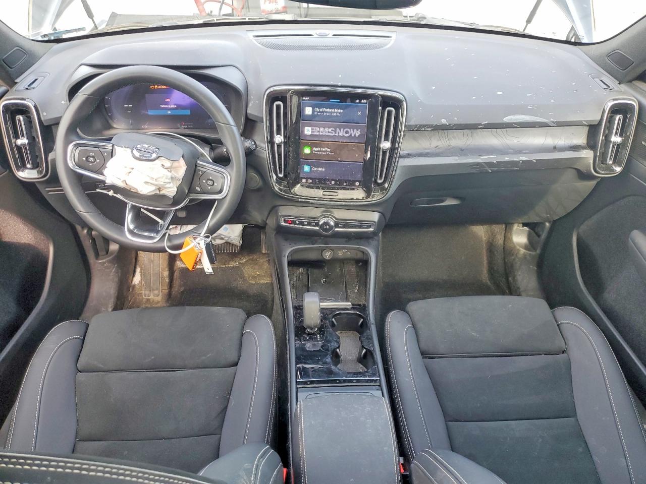 VOLVO XC40 2024 — 9