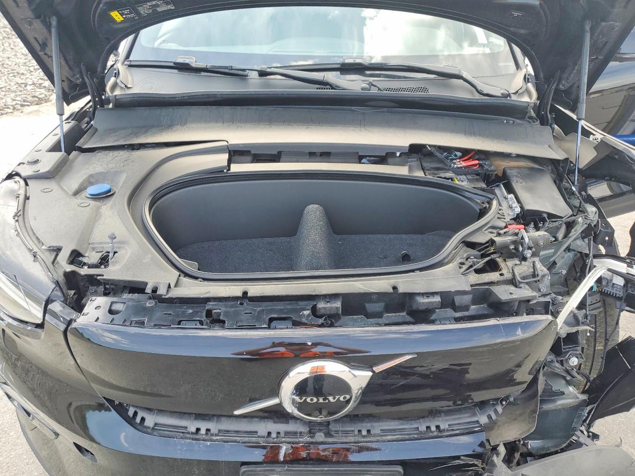 VOLVO XC40 2024 — 12