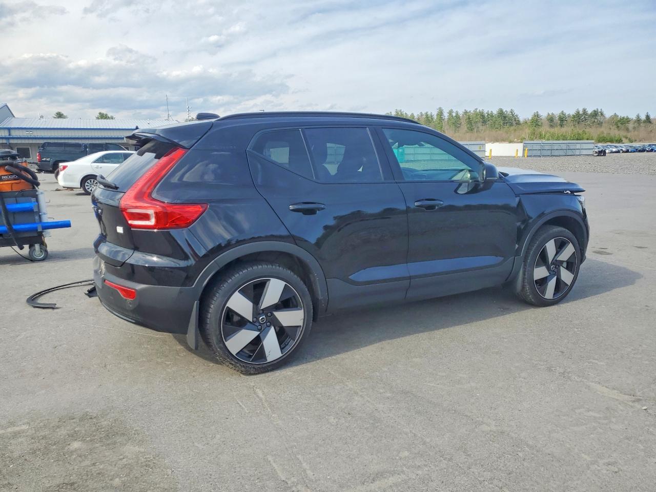 VOLVO XC40 2024 — 4