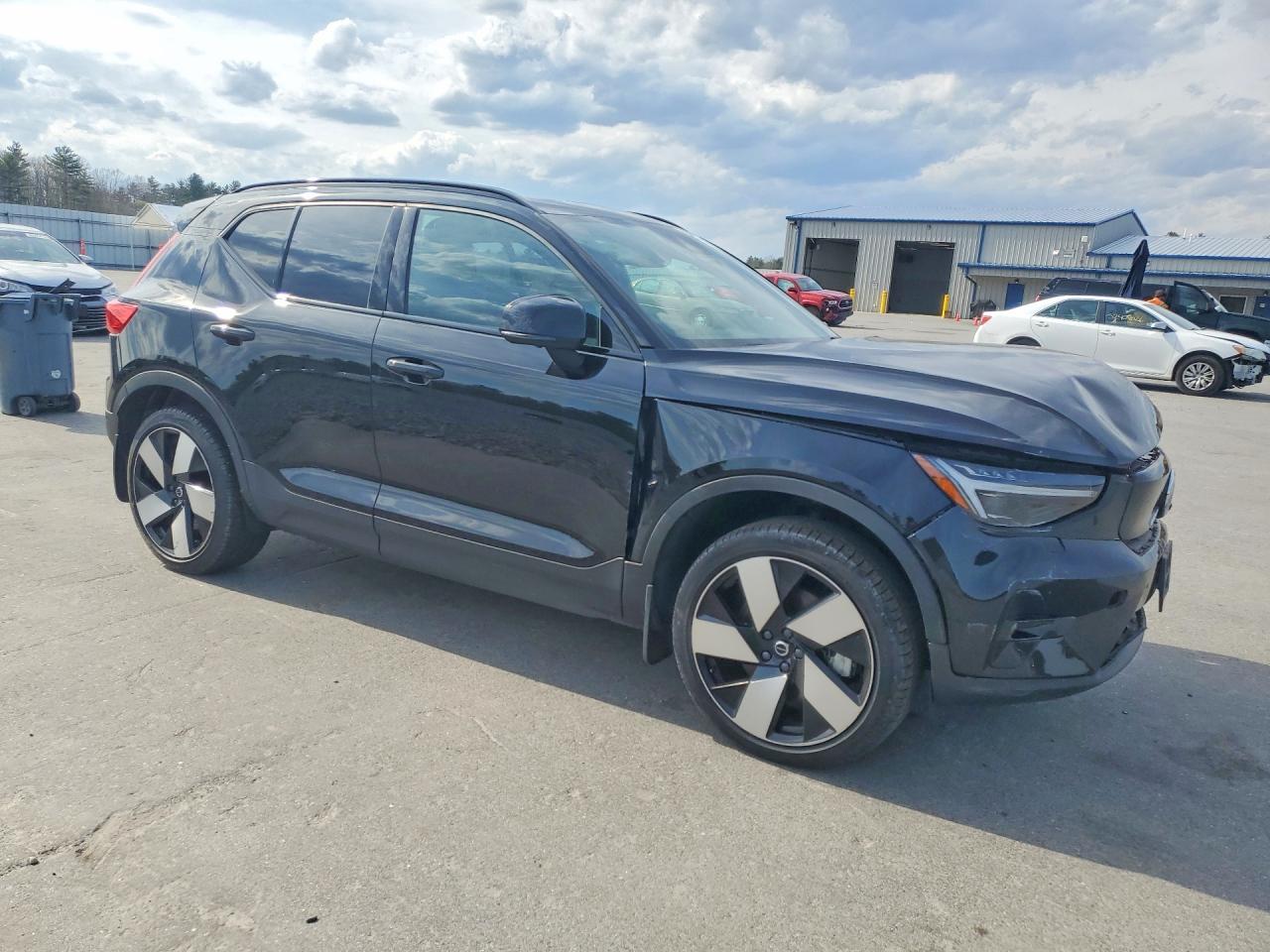 VOLVO XC40 2024 — 5