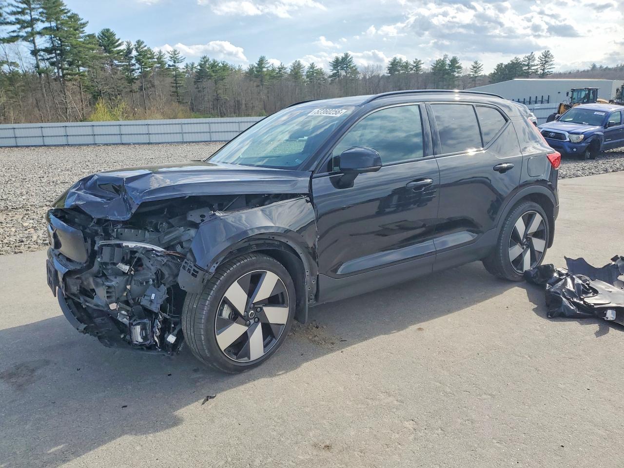VOLVO XC40 2024 — 2