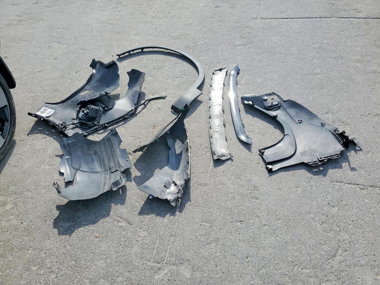 VOLVO XC40 2024 — 13
