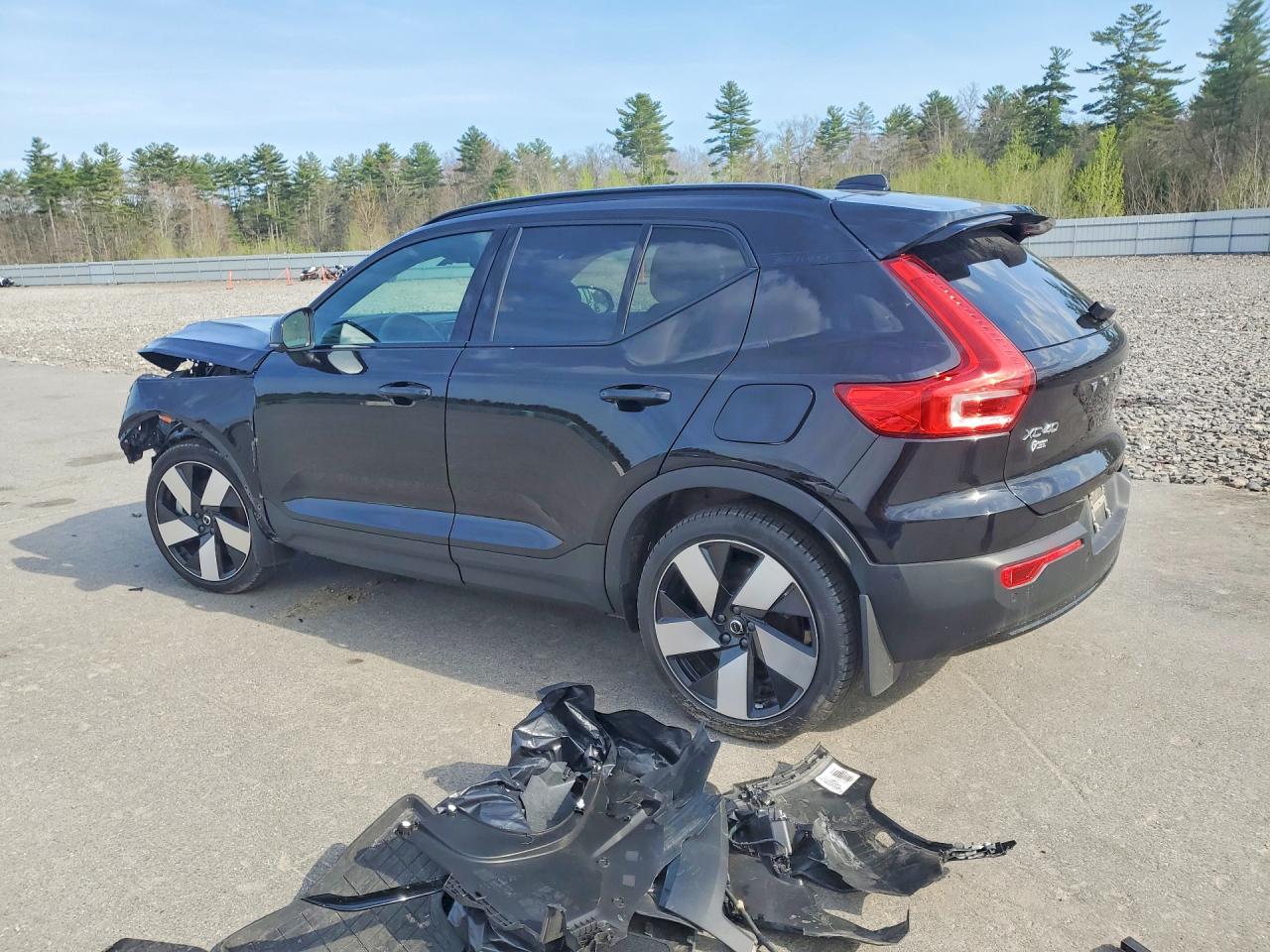 VOLVO XC40 2024 — 3