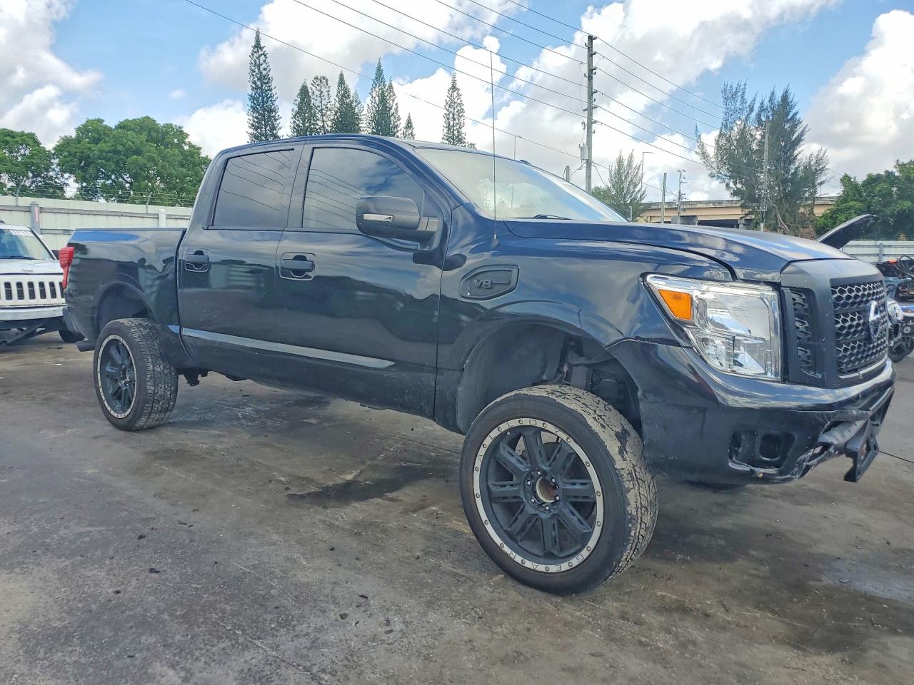 NISSAN TITAN 2017 — 5