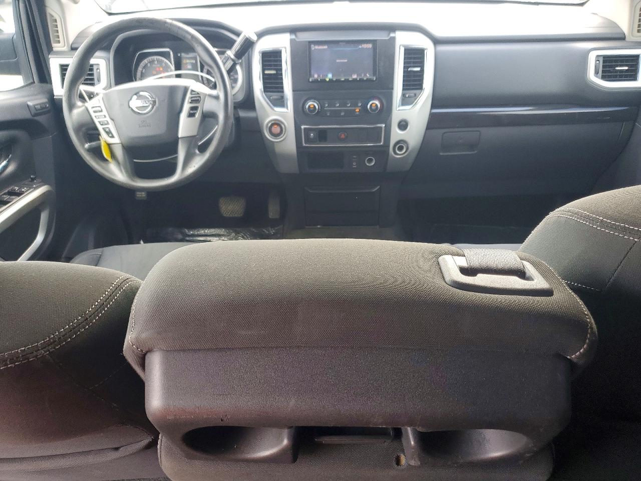 NISSAN TITAN 2017 — 9