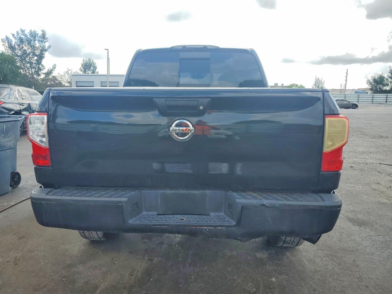 NISSAN TITAN 2017 — 7