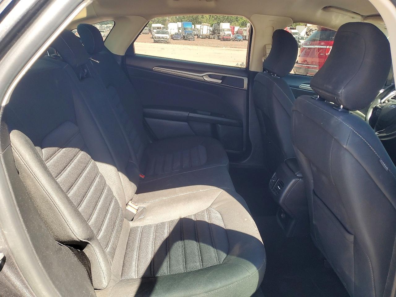 FORD FUSION 2018 — 11