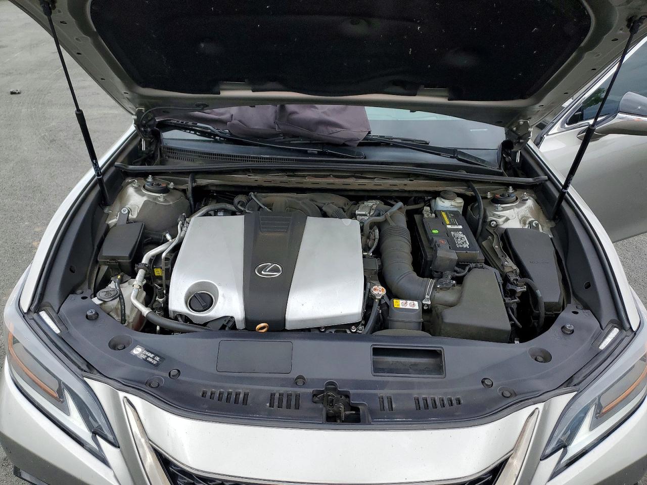 LEXUS ES 2020 — 12