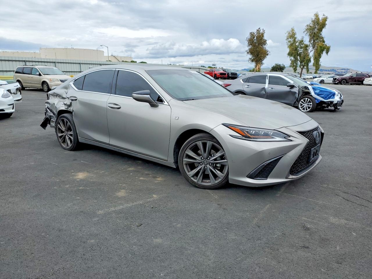 LEXUS ES 2020 — 5