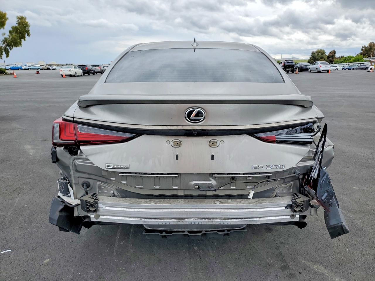 LEXUS ES 2020 — 7