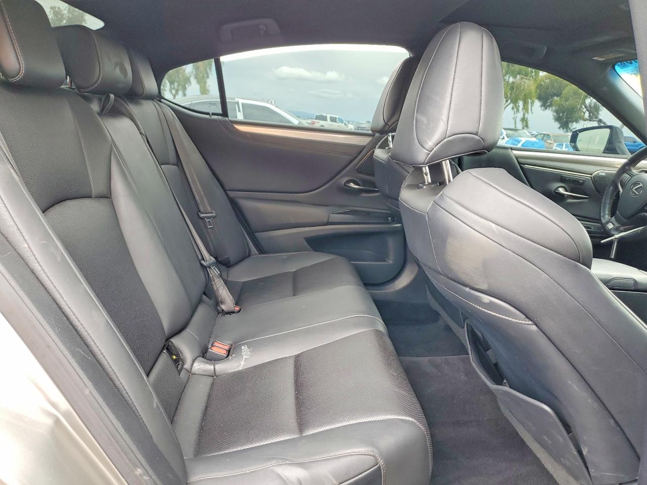 LEXUS ES 2020 — 11