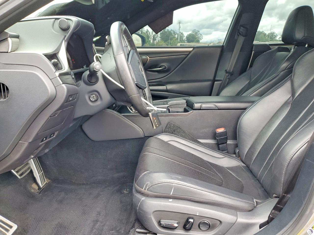 LEXUS ES 2020 — 8