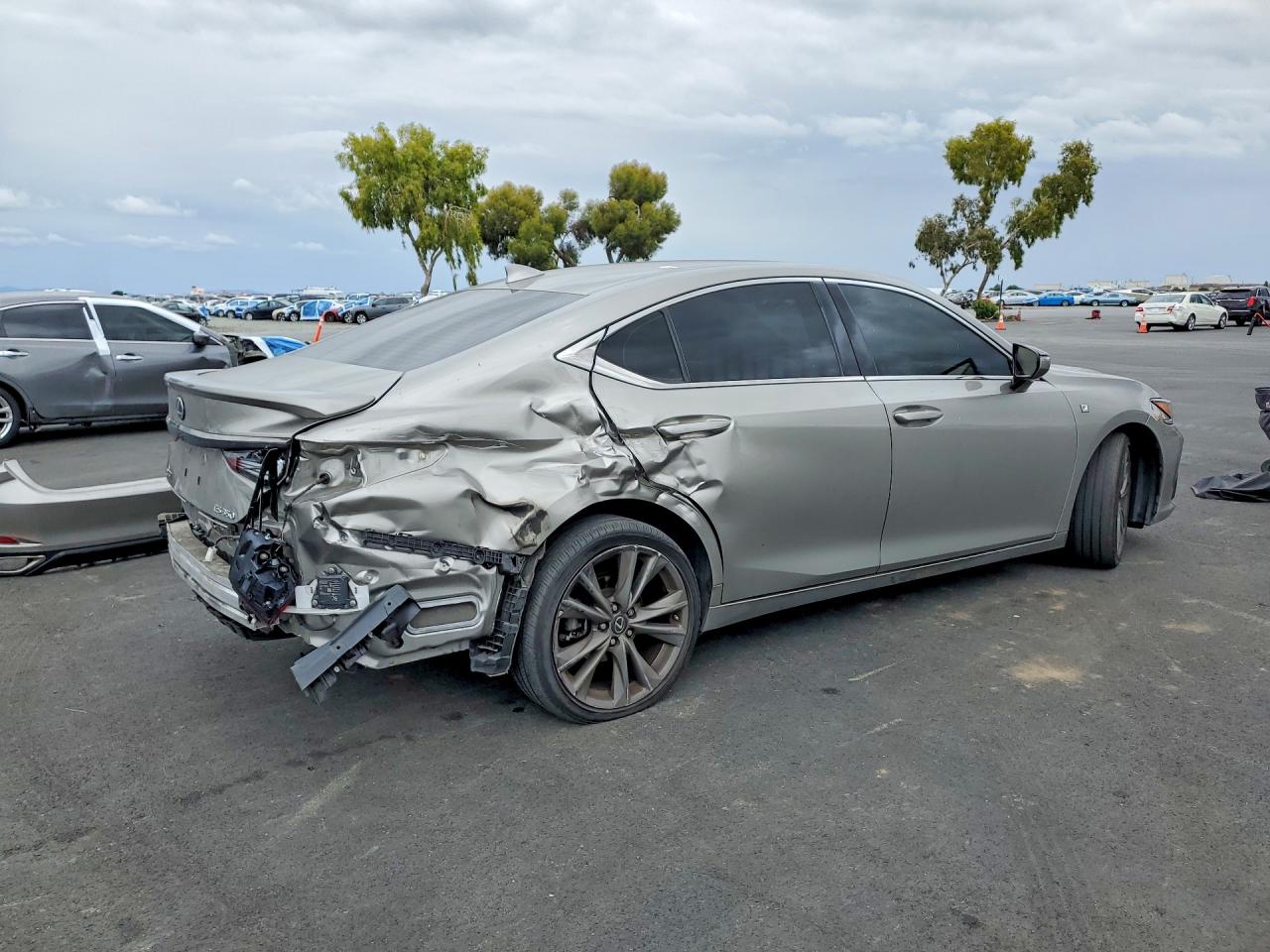 LEXUS ES 2020 — 4