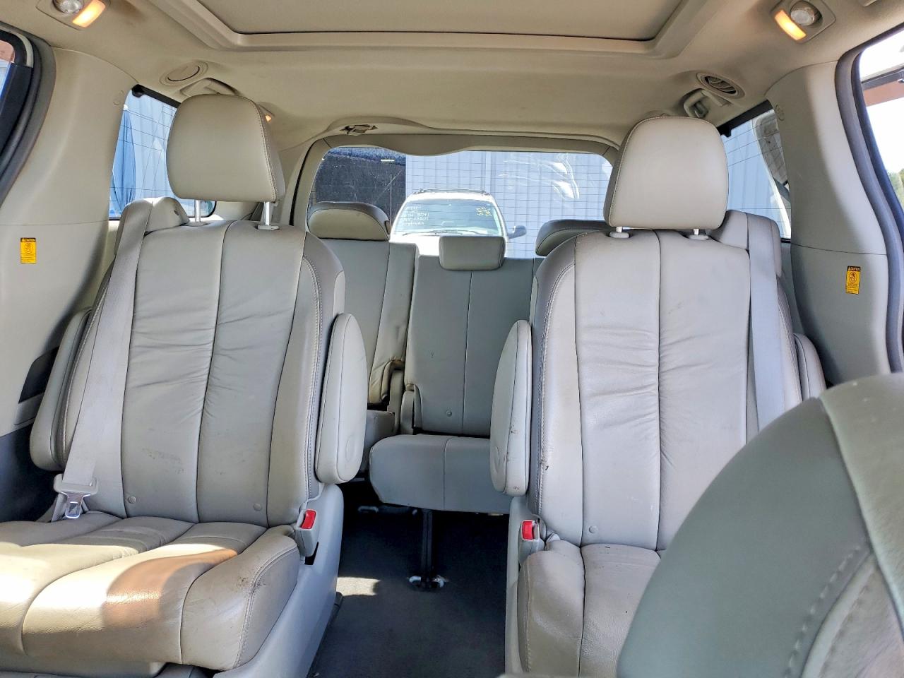 TOYOTA SIENNA 2011 — 11