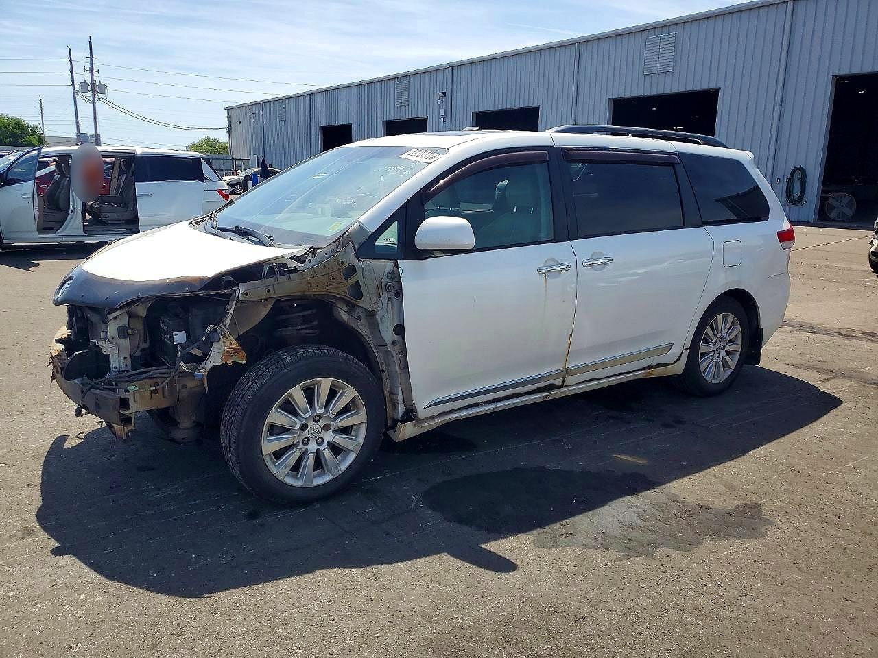 TOYOTA SIENNA 2011 — 2