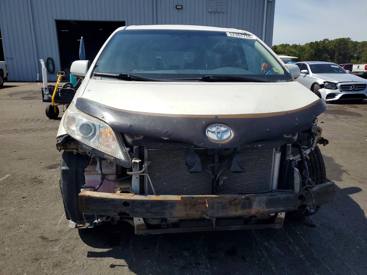 TOYOTA SIENNA 2011 — 6